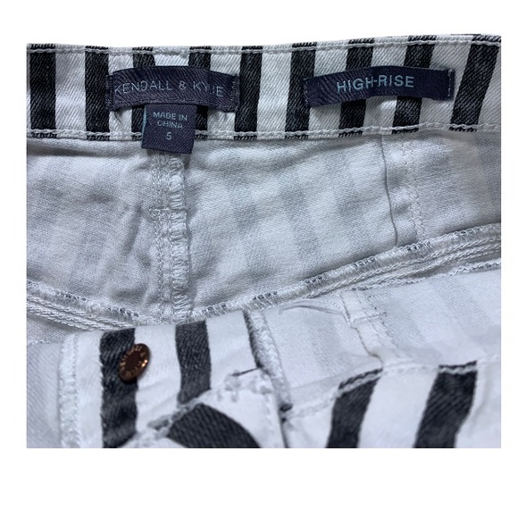 Kendall & Kylie black & white high rise striped size 5 shorts - Picture 4 of 5